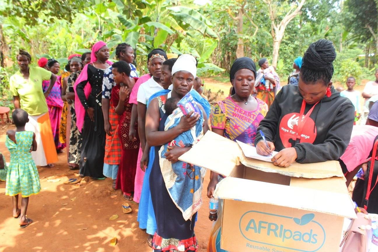 Pads für arme Frauen in Uganda